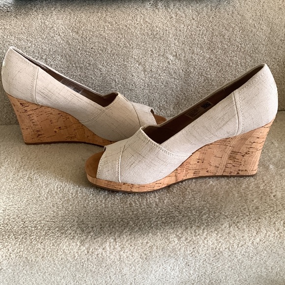 NWT/NIB TOMS CLASSIC WEDGE SLIP-ON - Picture 3 of 6